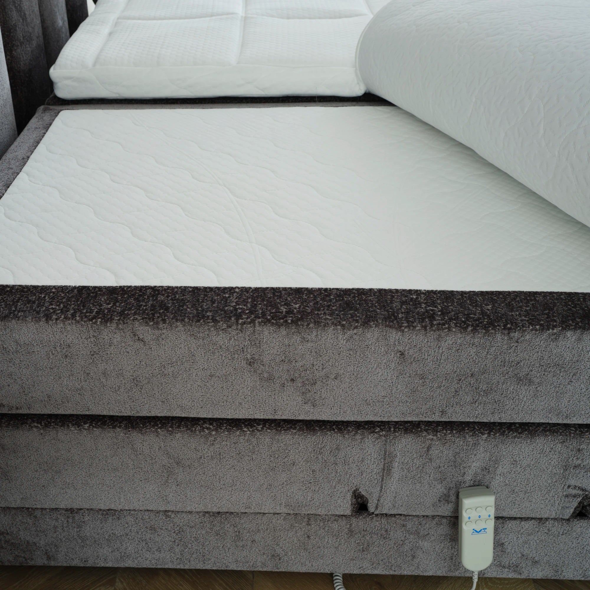 Boxspringbett OSCAR Boucle elektrisch verstellbar mit Matratze & Topper