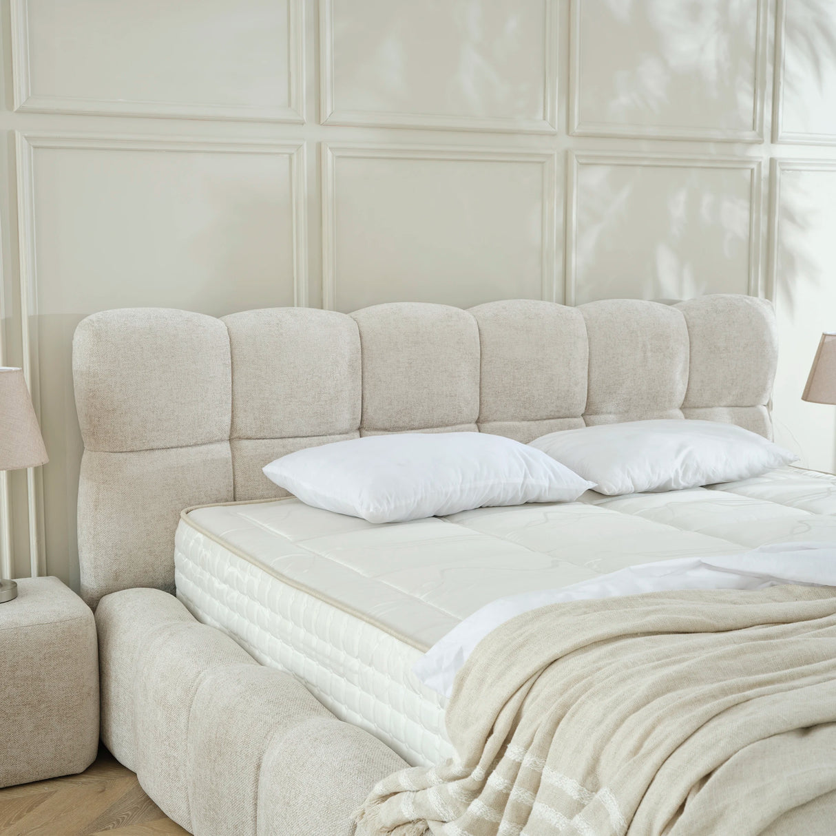 Designer Polsterbett BELO Boucle mit Stauraum