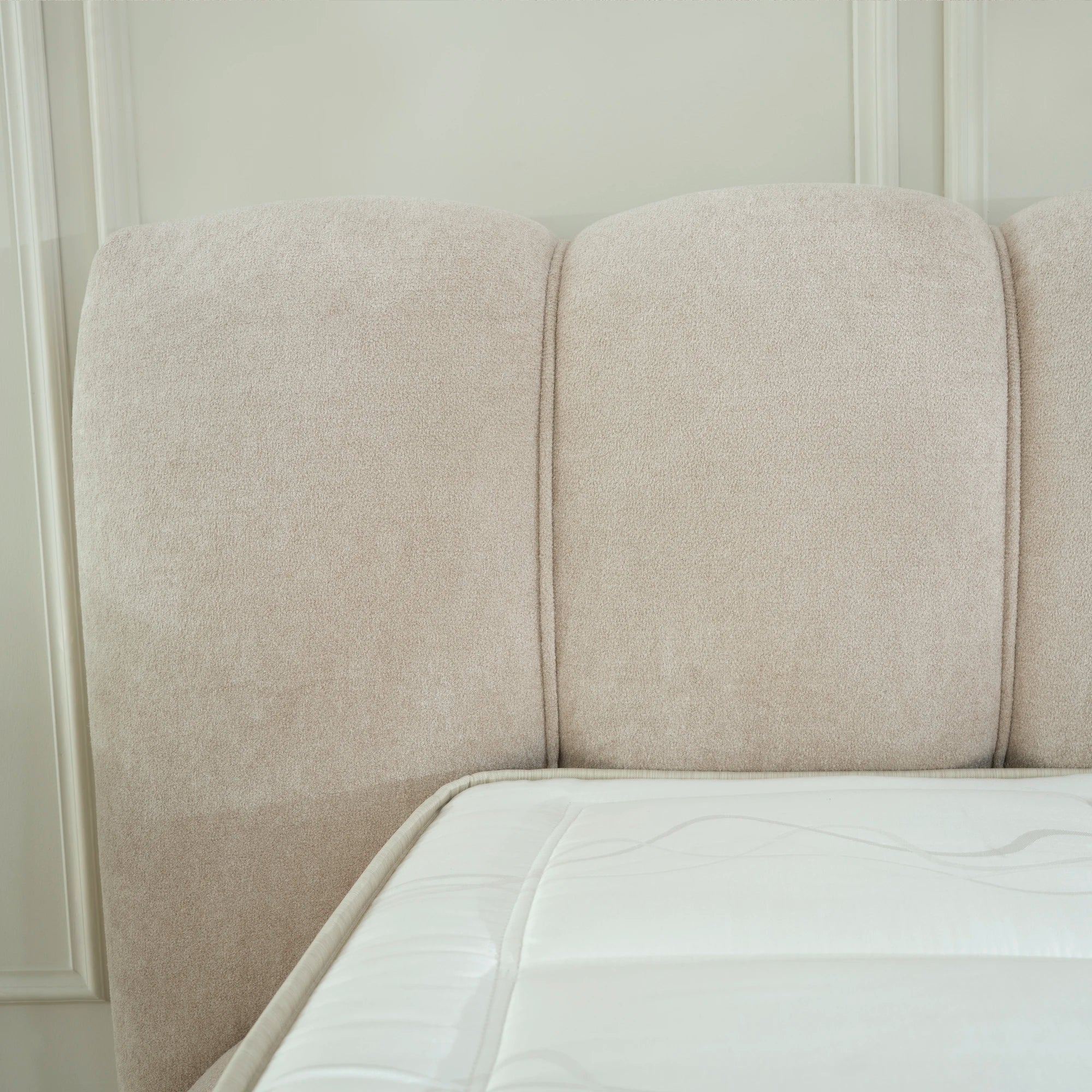 Designer Polsterbett mit Stauraum Elara