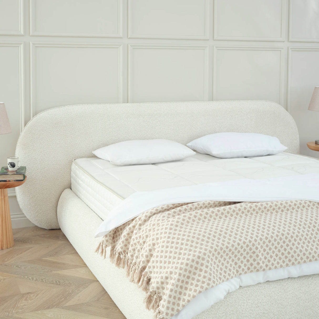 Designer Polsterbett EVORA Teddy Boucle mit Stauraum