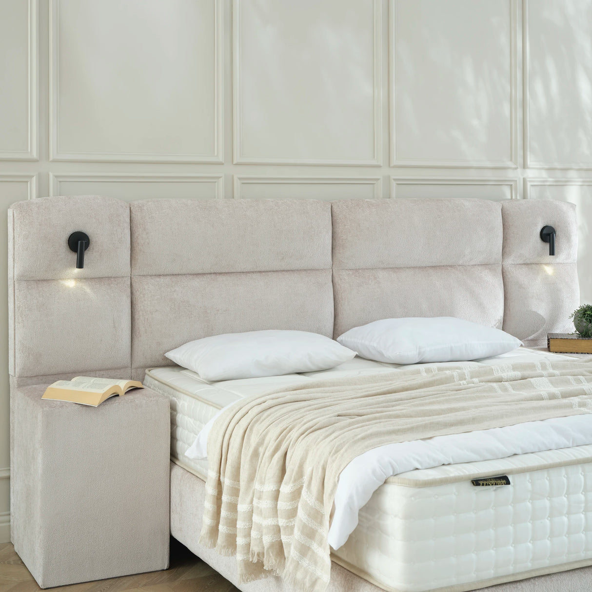 Designer Polsterbett HALLEY Boucle mit LED, Nachttische & Stauraum