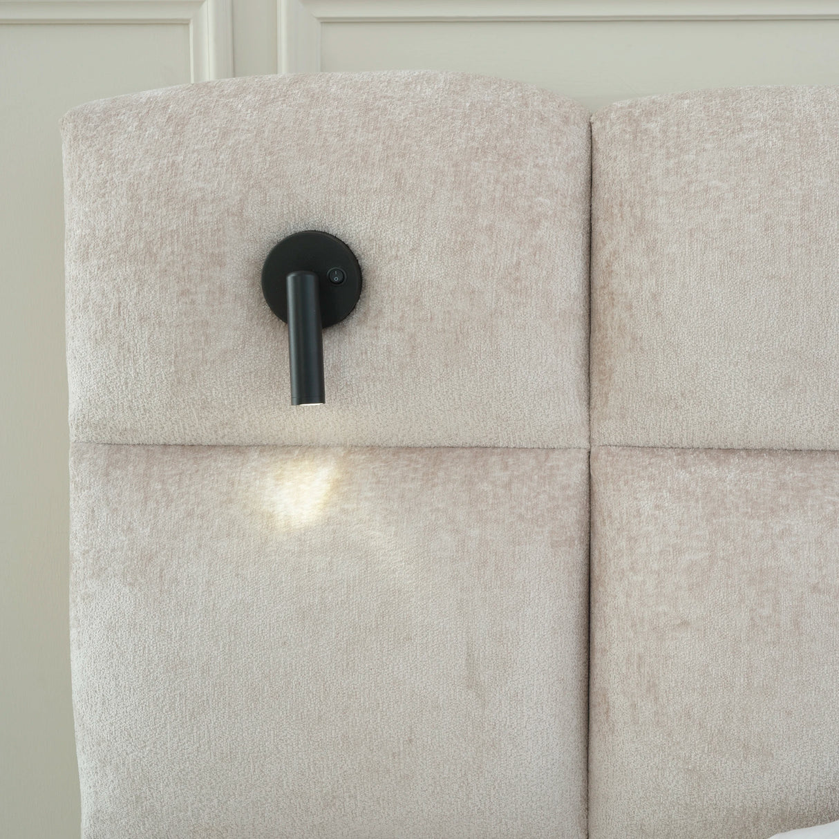 Designer Polsterbett HALLEY Boucle mit LED, Nachttische & Stauraum