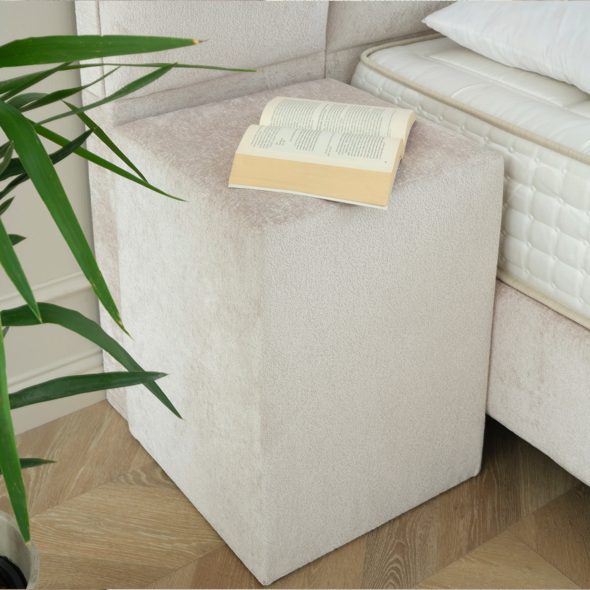 Designer Polsterbett mit Stauraum Halley