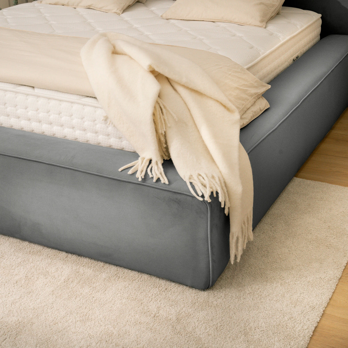 Bett mit Stauraum OLBIA