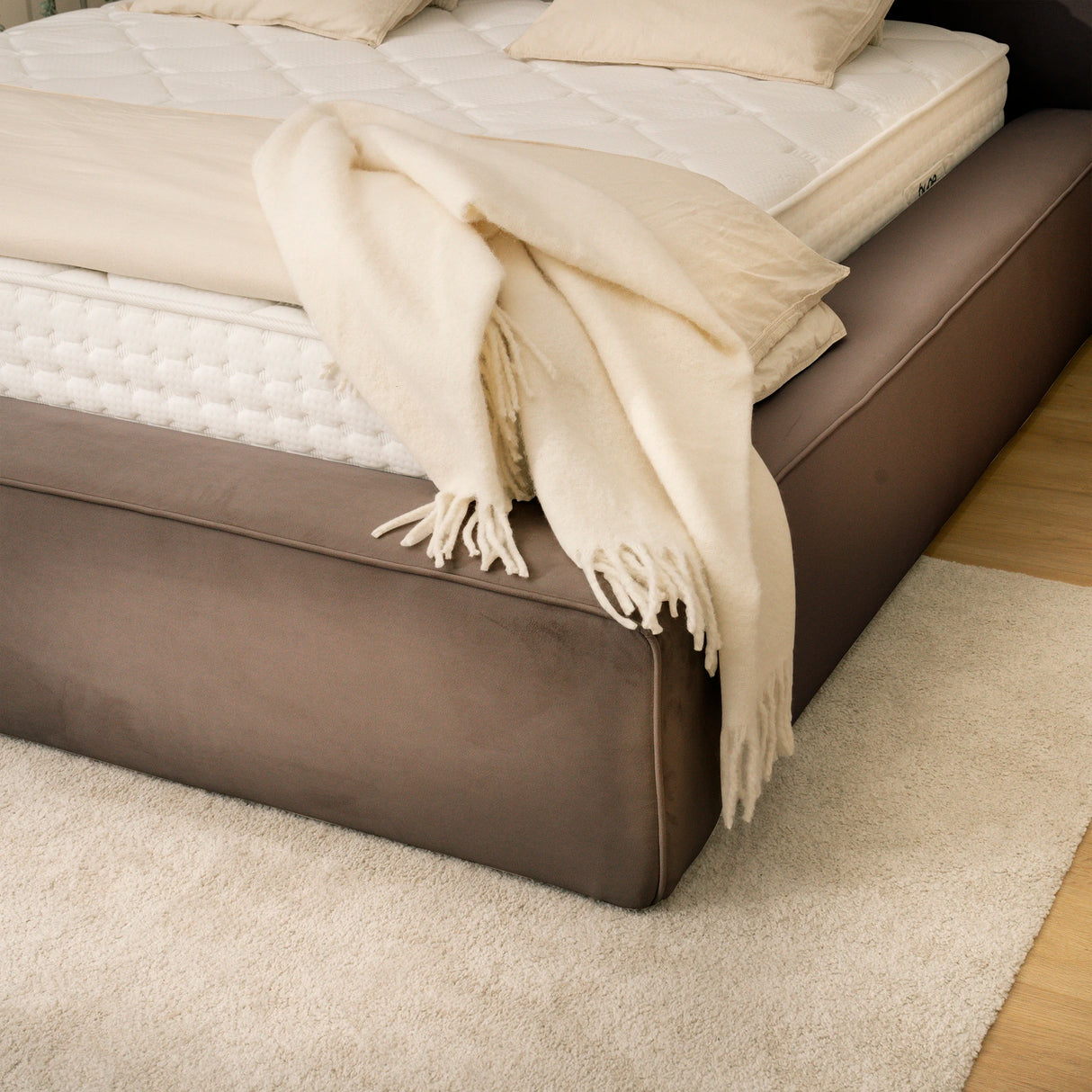 Bett mit Stauraum OLBIA