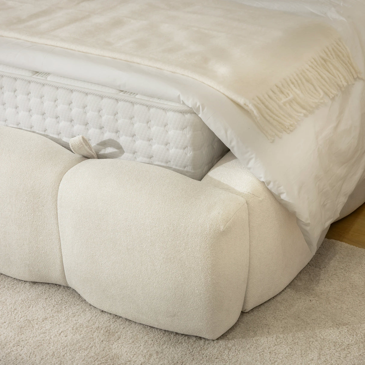 Bett mit Stauraum ELA