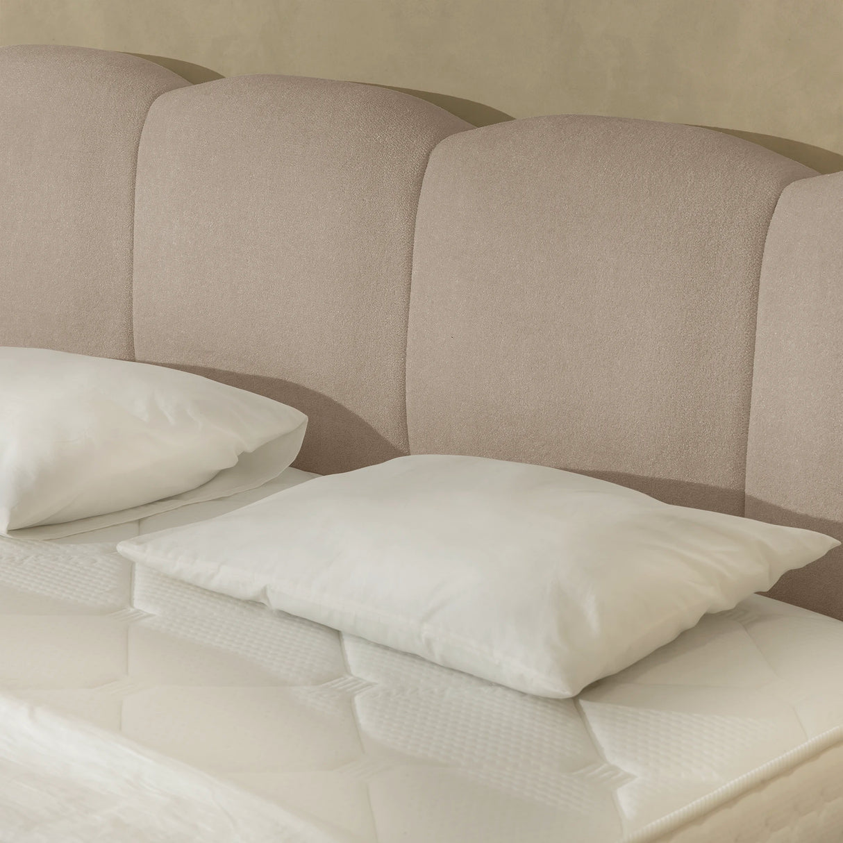 Bett mit Stauraum ELA