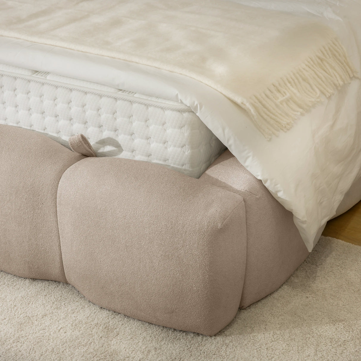 Bett mit Stauraum ELA