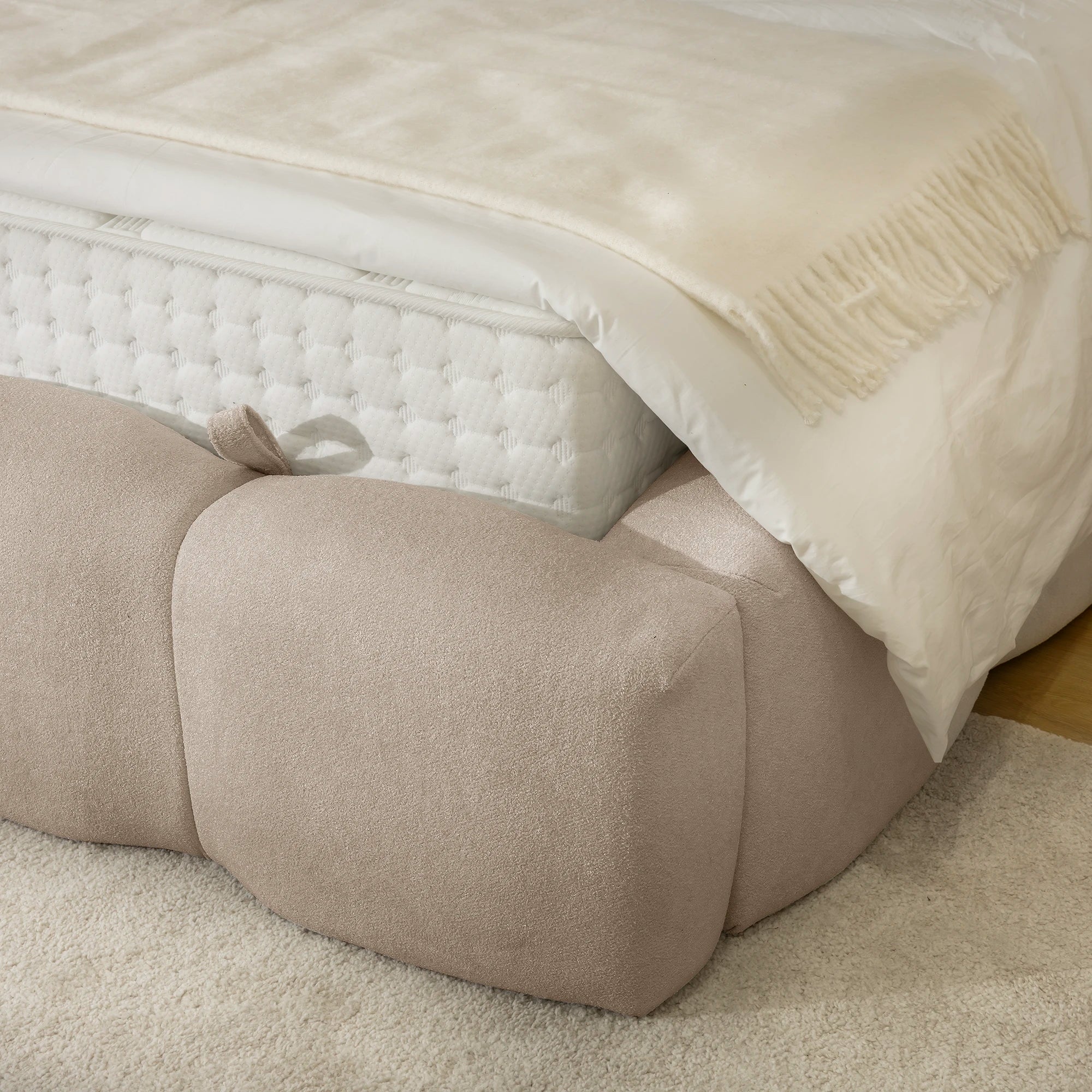 Bett mit Stauraum ELA