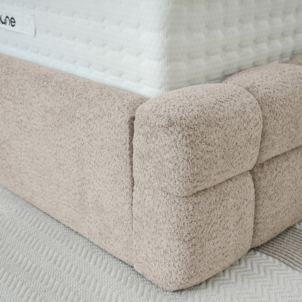 Bett mit Stauraum MILA