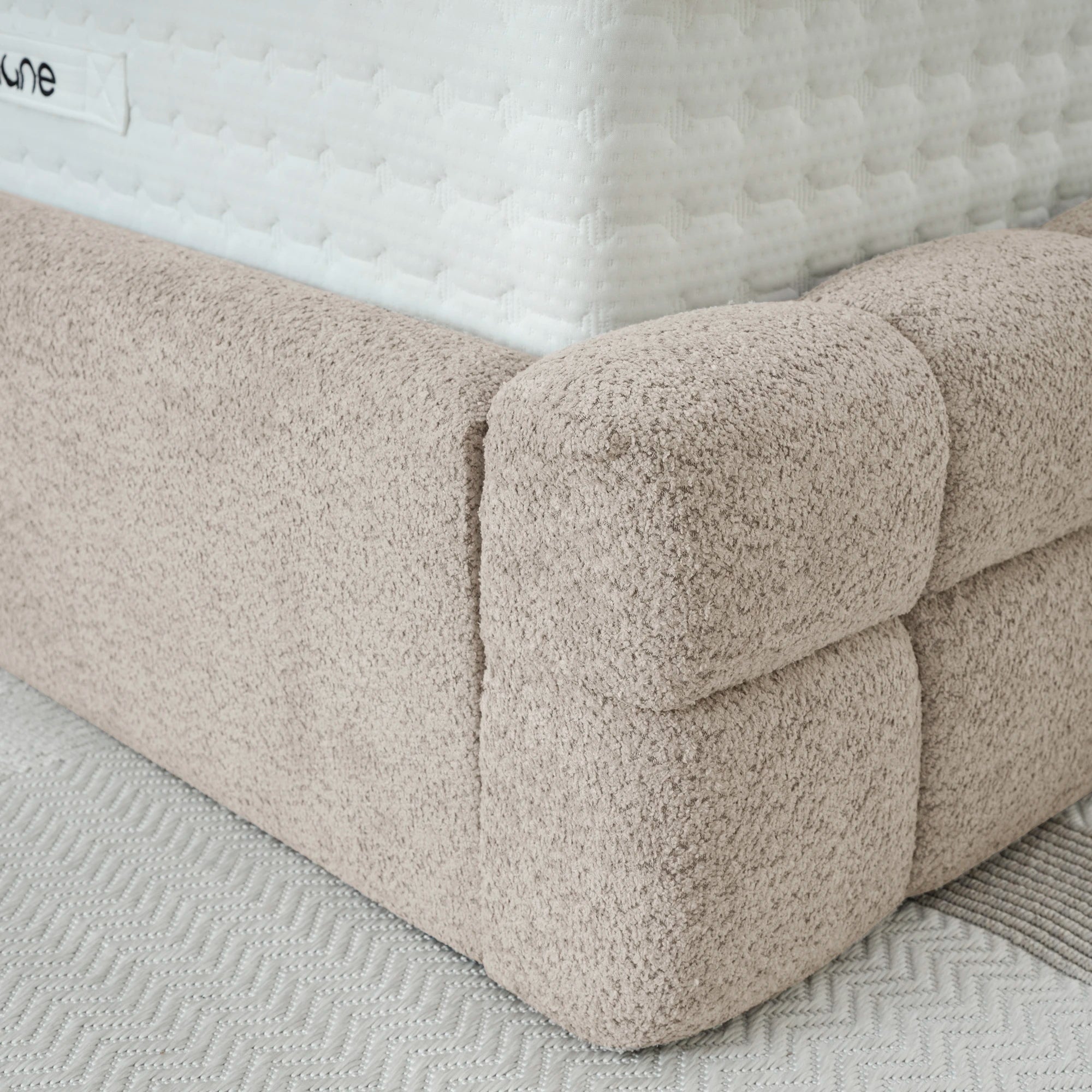 Designer Polsterbett mit Stauraum Mila