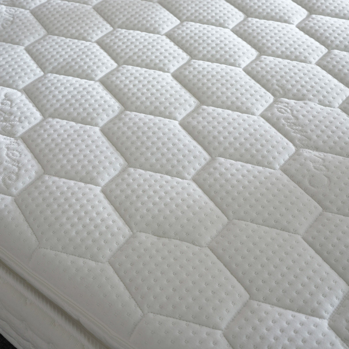 Posteľ s úložným priestorom VERONICA