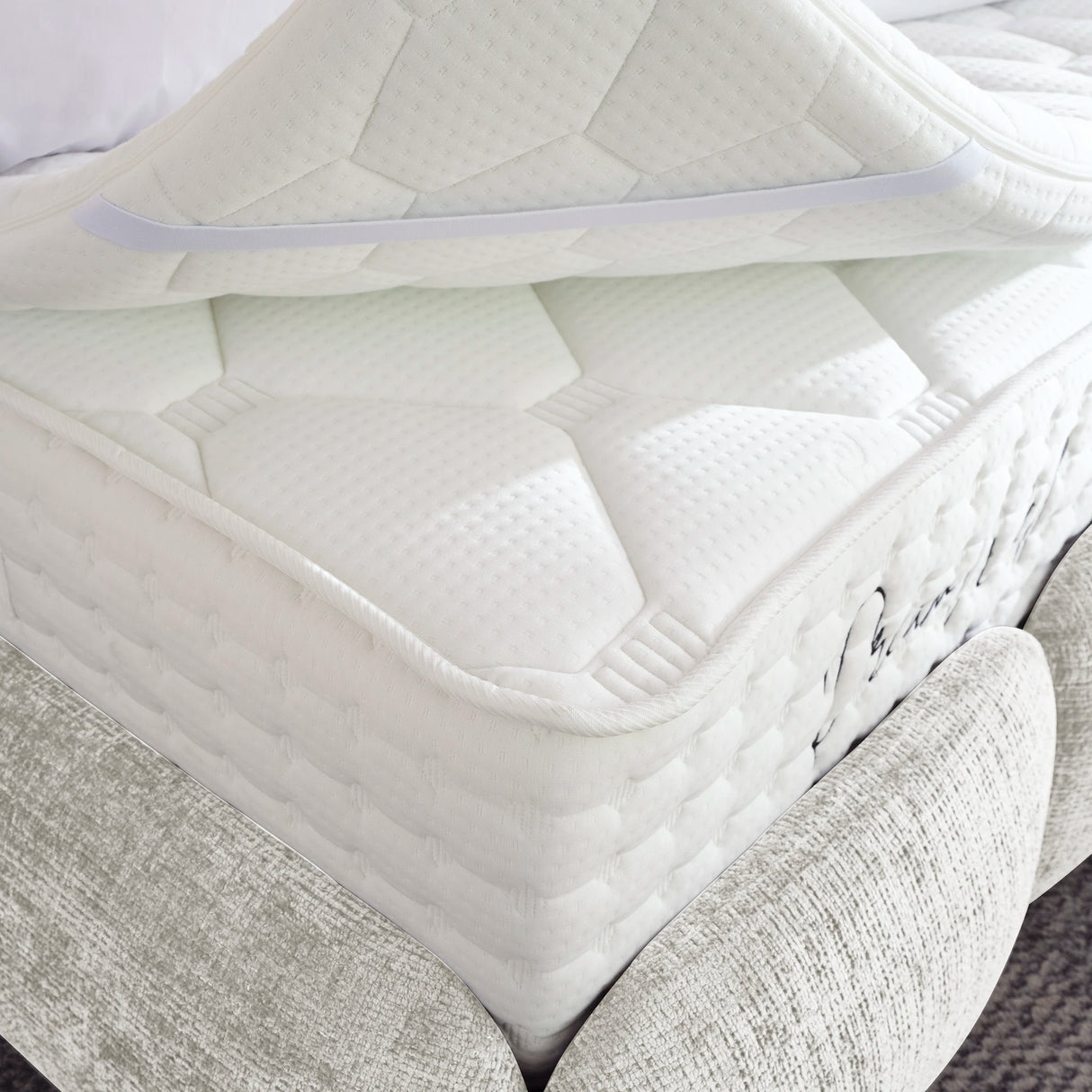 Bett mit Stauraum VERONICA