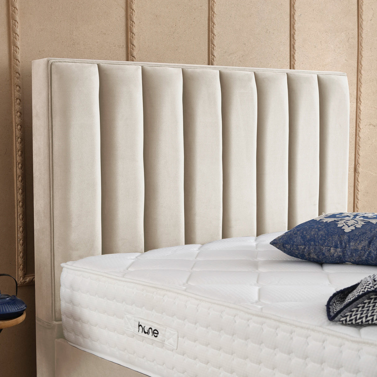 Bett mit Stauraum VERTICAL