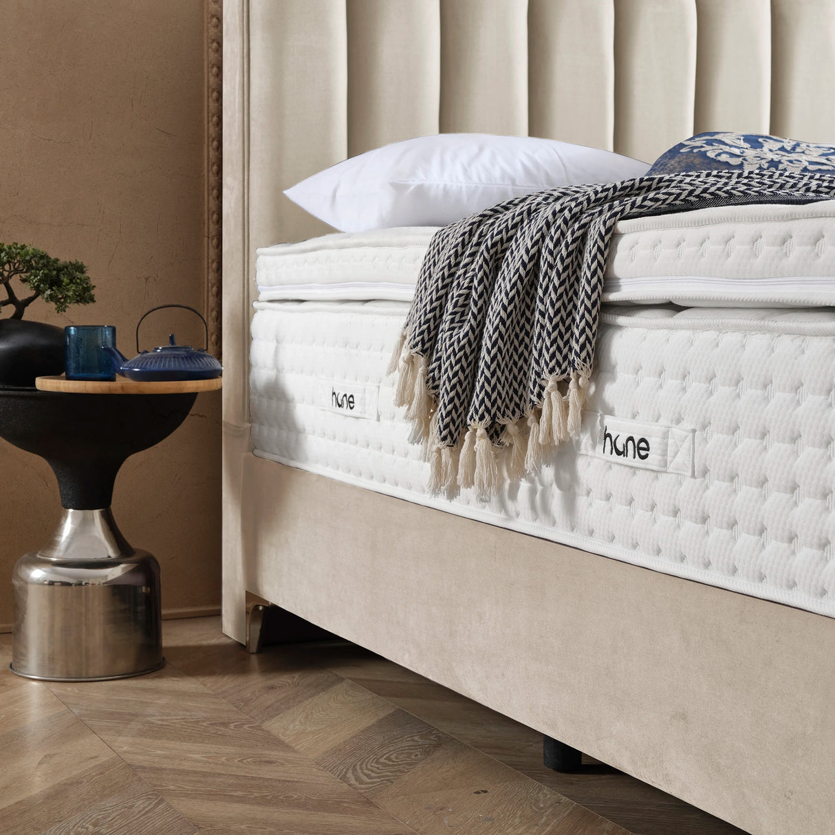 Bett mit Stauraum VERTICAL