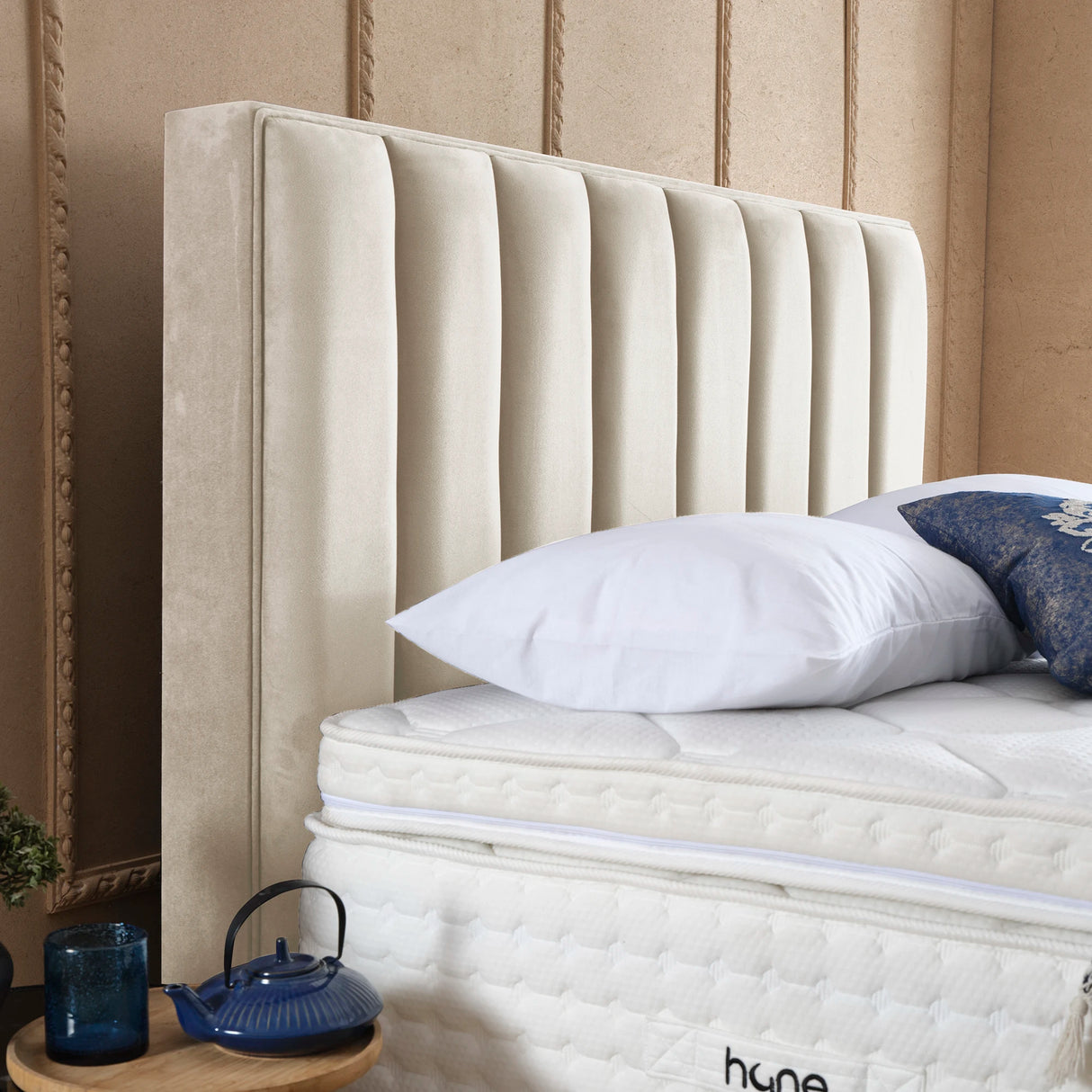 Bett mit Stauraum VERTICAL