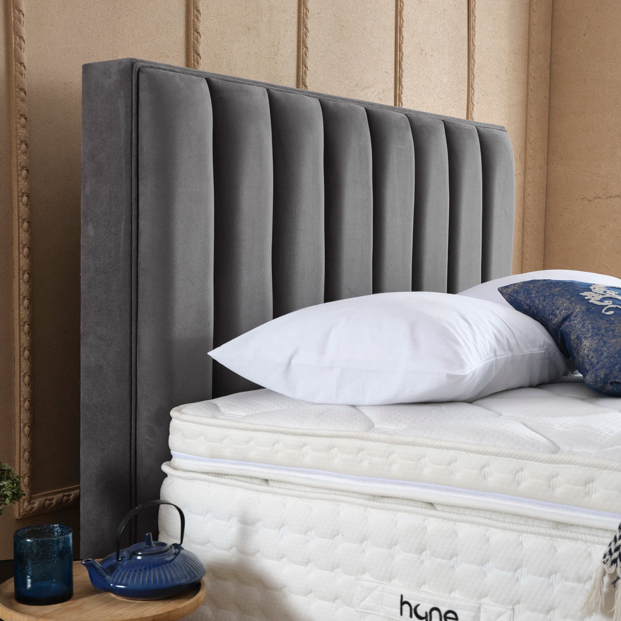 Bett mit Stauraum VERTICAL
