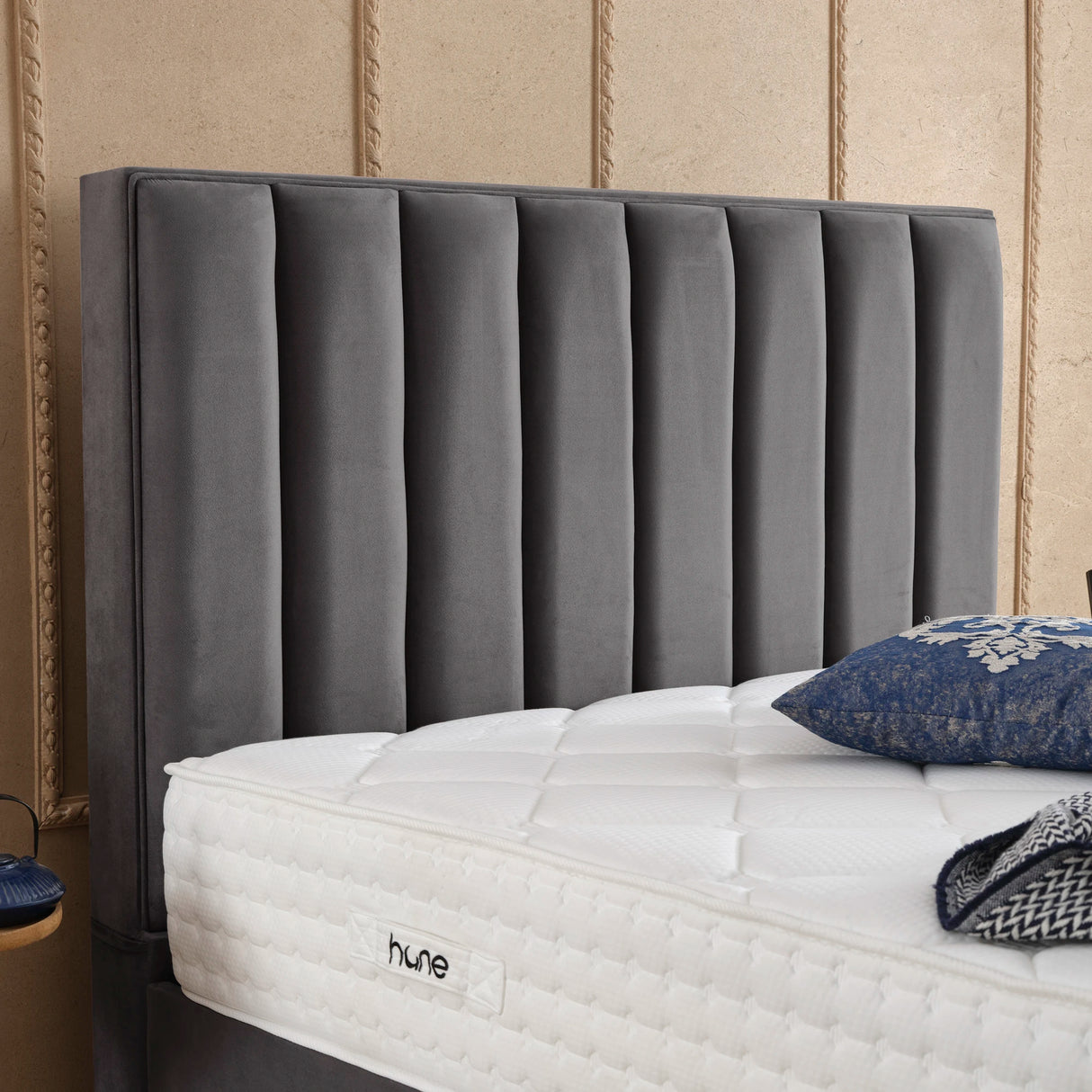 Bett mit Stauraum VERTICAL