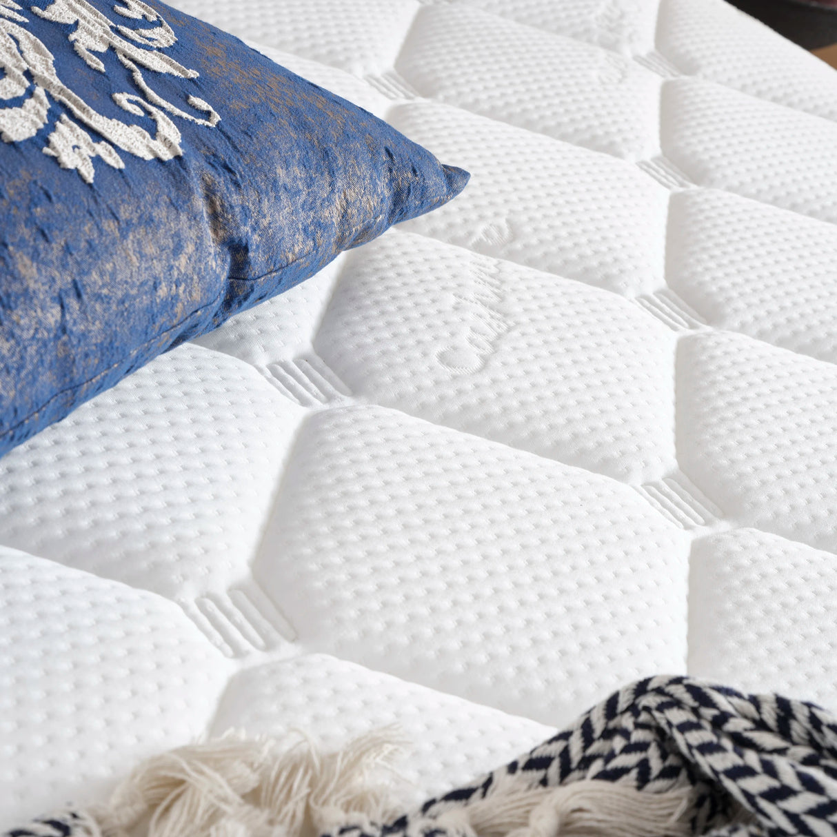 Bett mit Stauraum VERTICAL