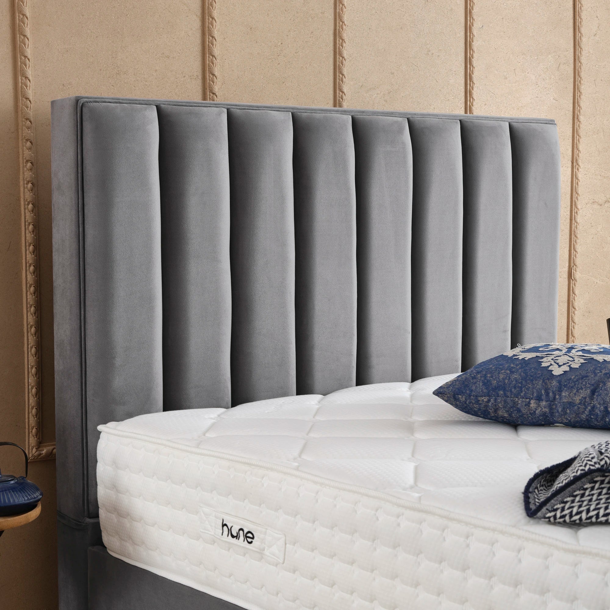 Posteľ s úložným priestorom VERTIKÁLNA