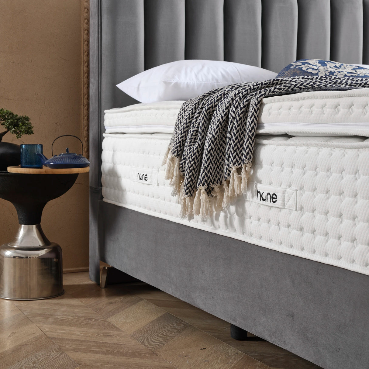 Bett mit Stauraum VERTICAL