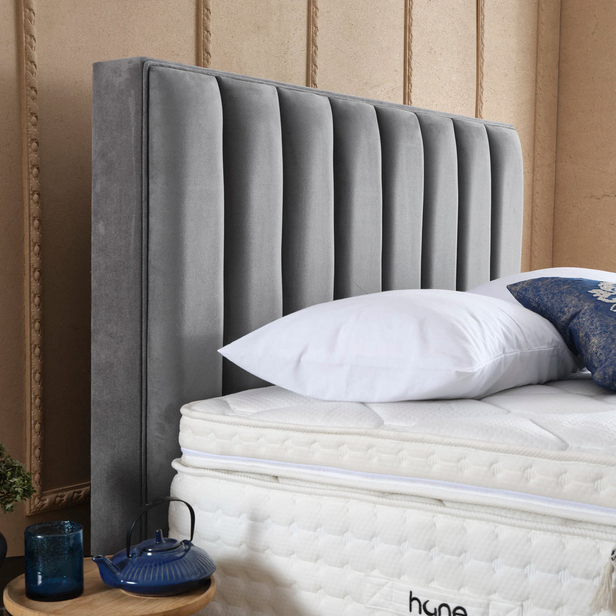 Bett mit Stauraum VERTICAL