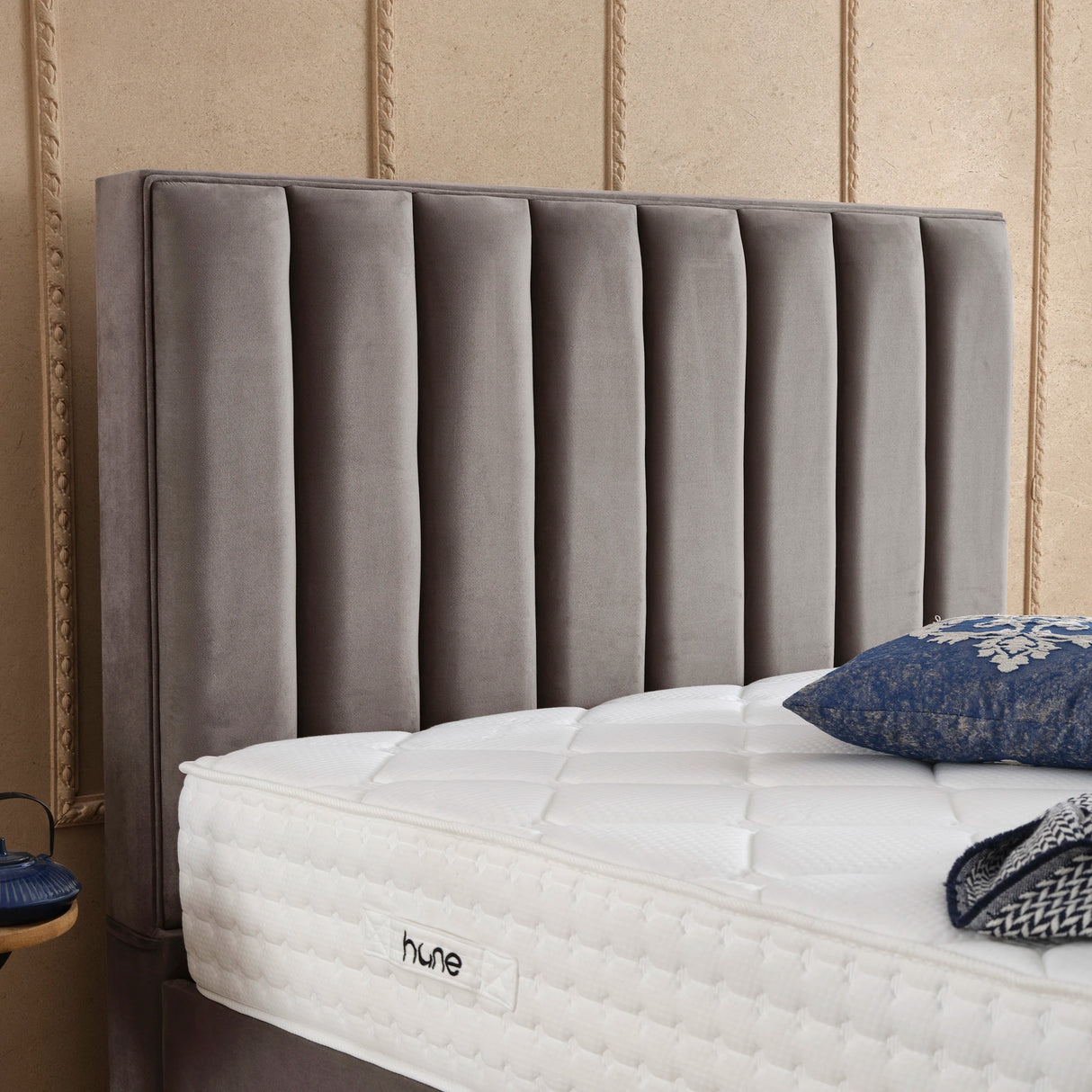 Bett mit Stauraum VERTICAL