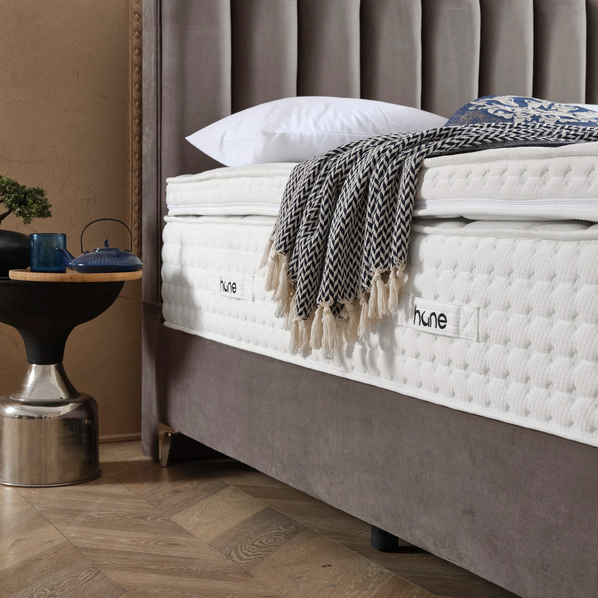 Bett mit Stauraum VERTICAL