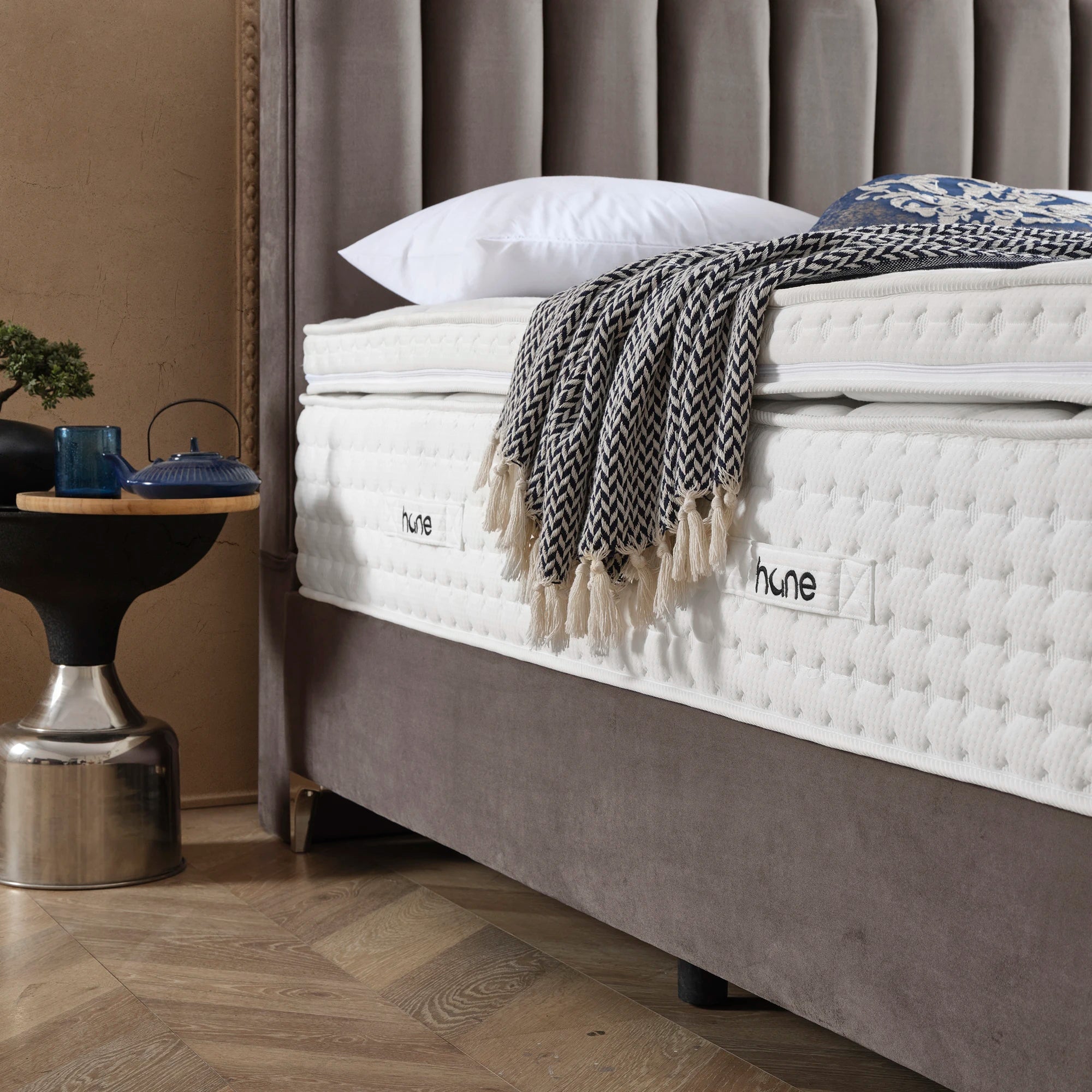 Posteľ s úložným priestorom VERTIKÁLNA