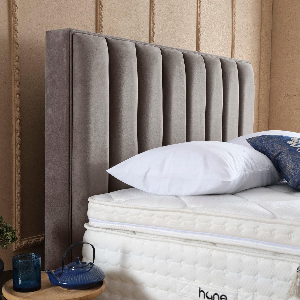 Bett mit Stauraum VERTICAL