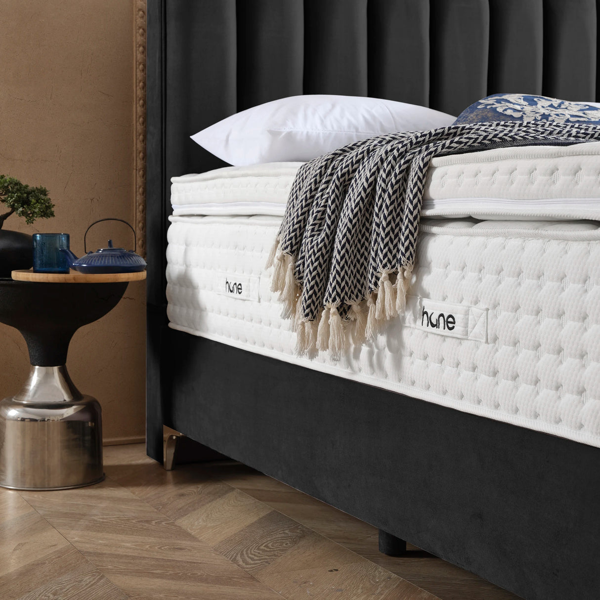 Bett mit Stauraum VERTICAL