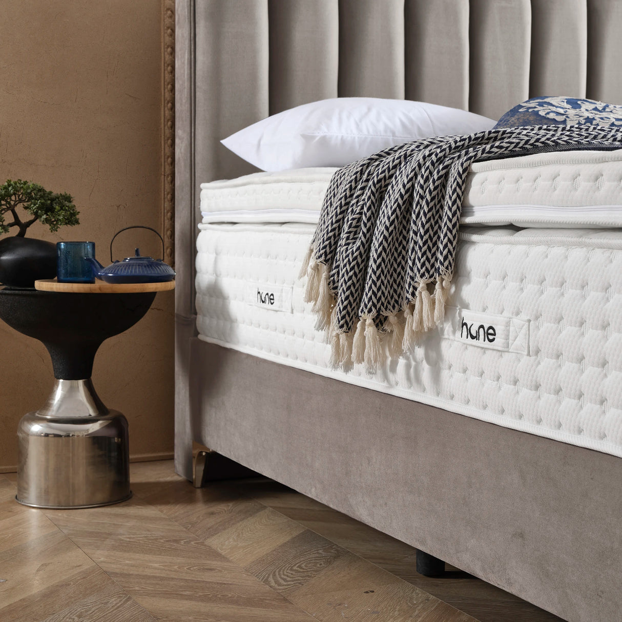 Bett mit Stauraum VERTICAL