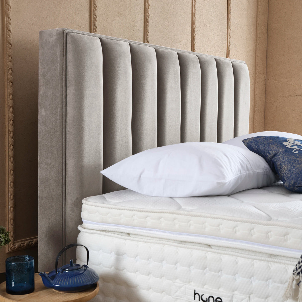 Bett mit Stauraum VERTICAL