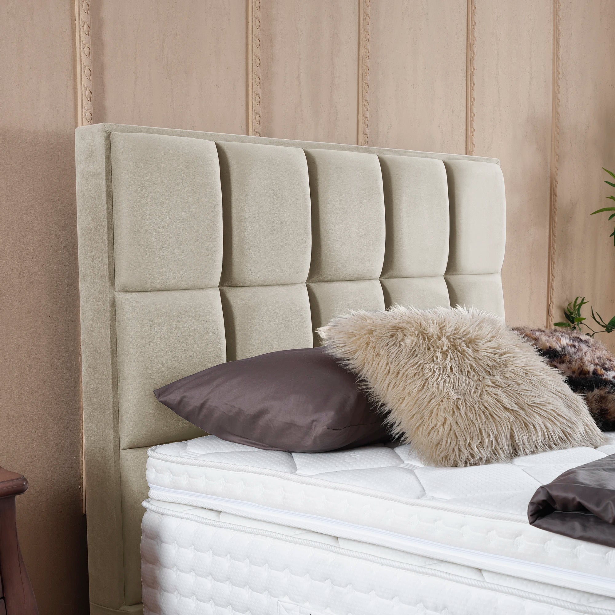 Posteľ s pružinovým boxom CASTLE