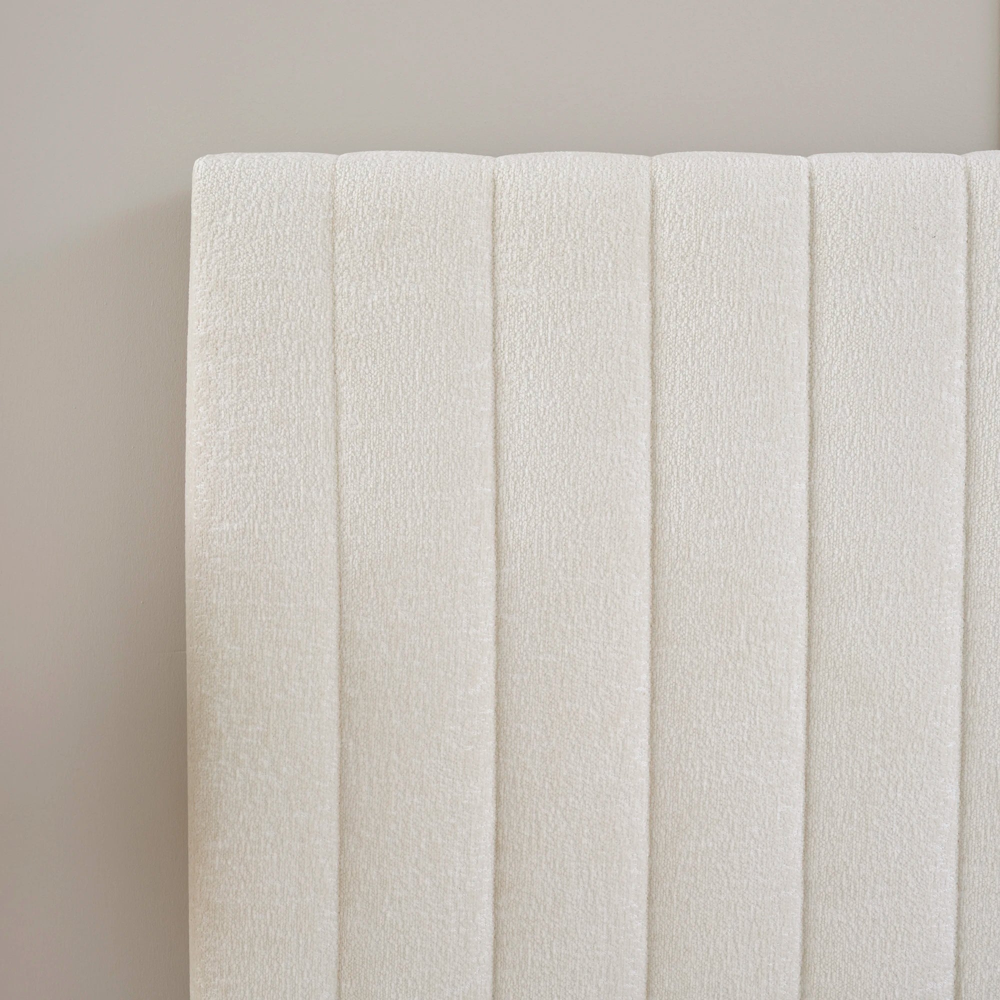 Posteľ s boxspringom a úložným priestorom MIRA