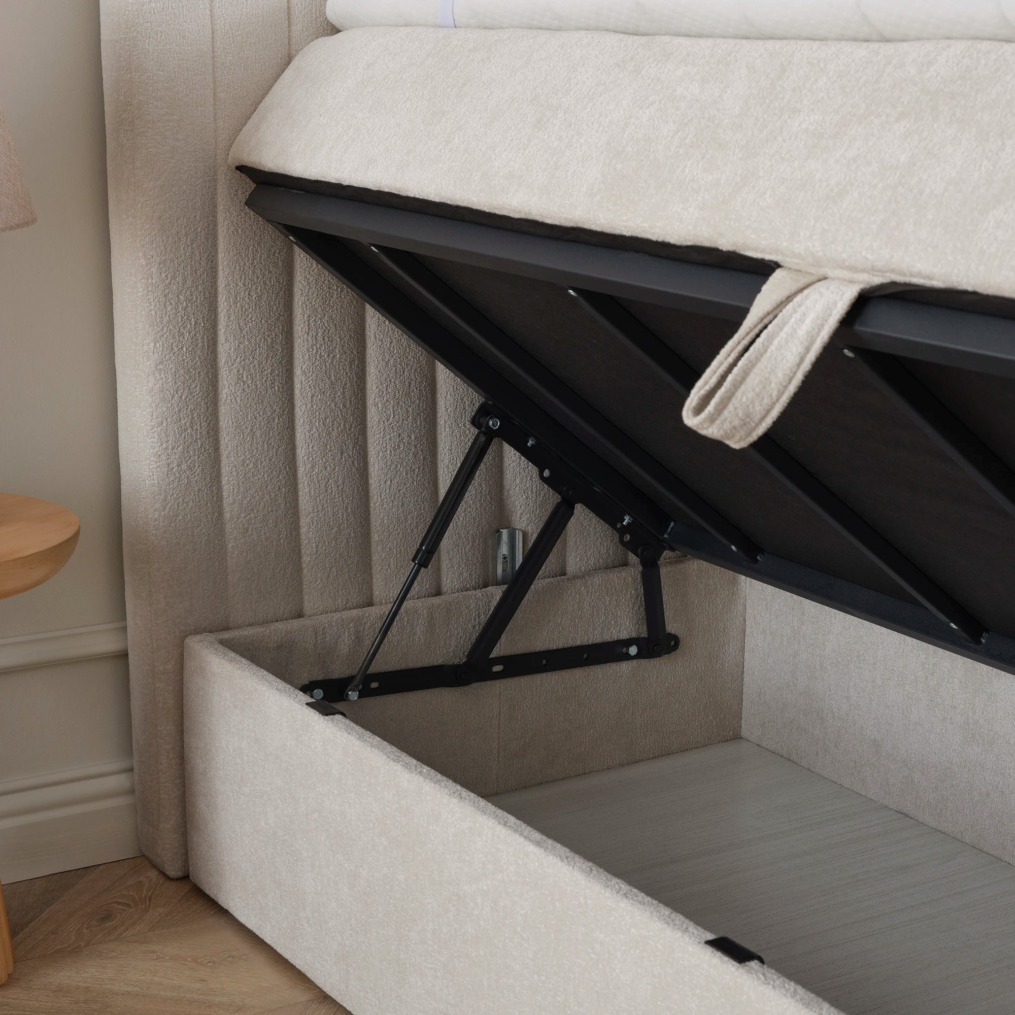 Posteľ s boxspringom a úložným priestorom MIRA