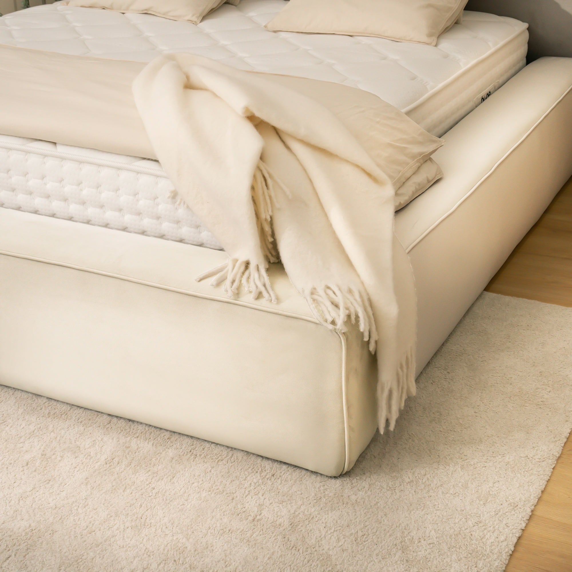 Bett mit Stauraum OLBIA