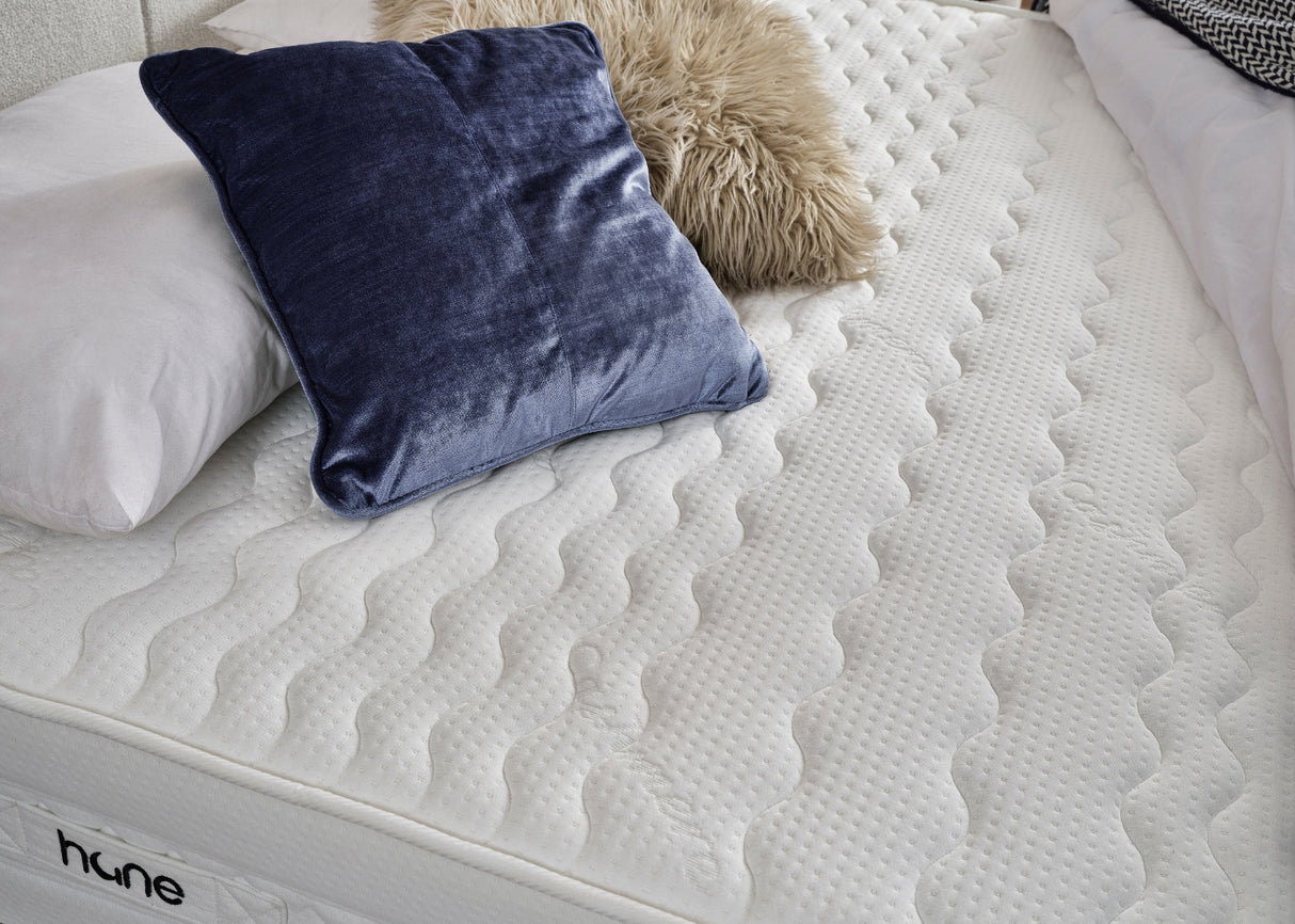 Bett mit Stauraum OVER