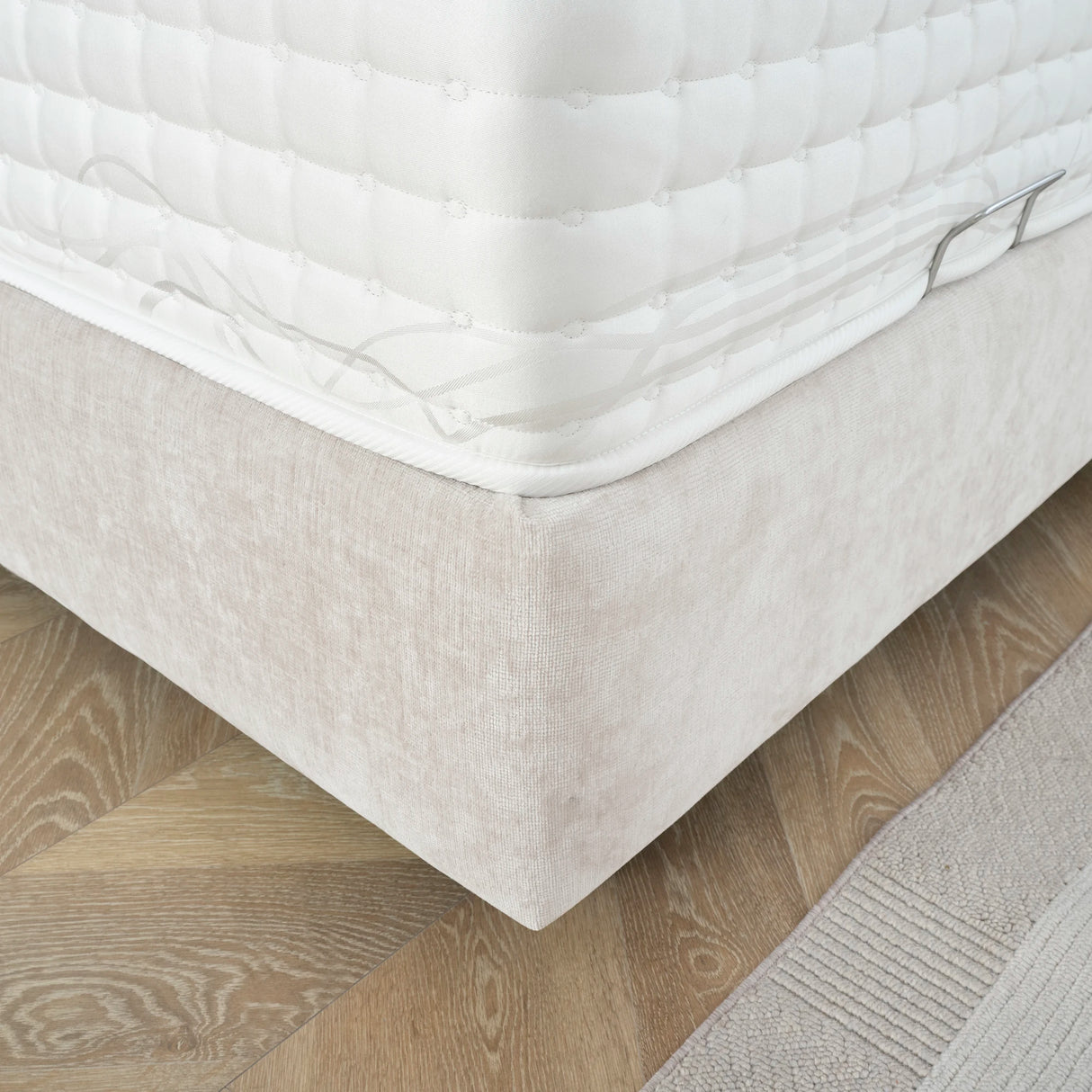 Bett mit Stauraum SleepPro