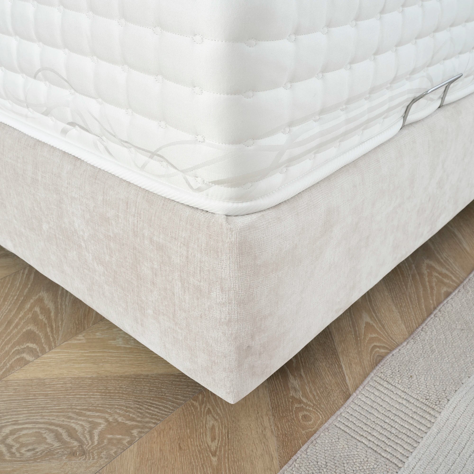 Bett mit Stauraum SleepPro