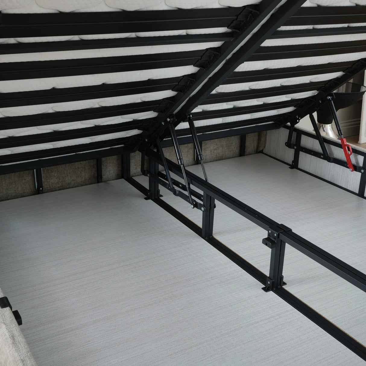 Bett mit Stauraum SleepPro