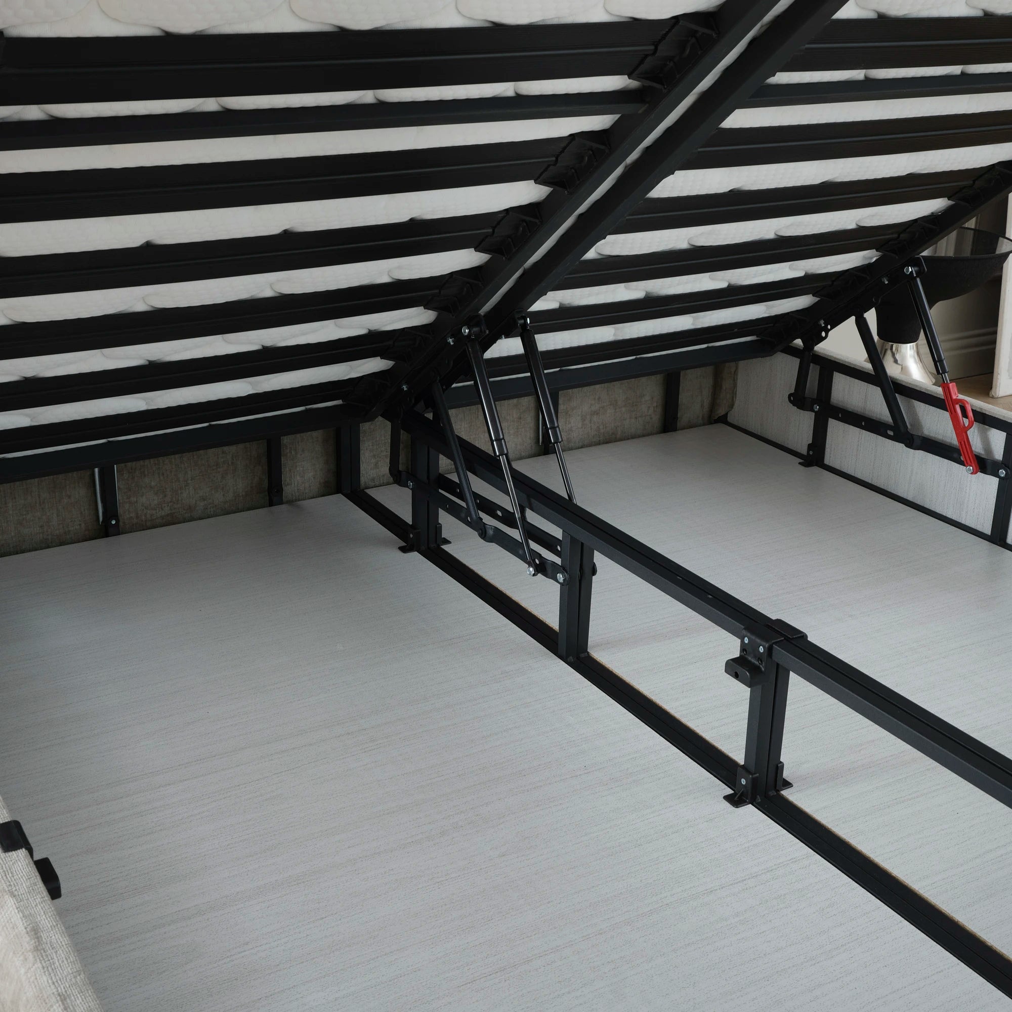 Bett mit Stauraum SleepPro