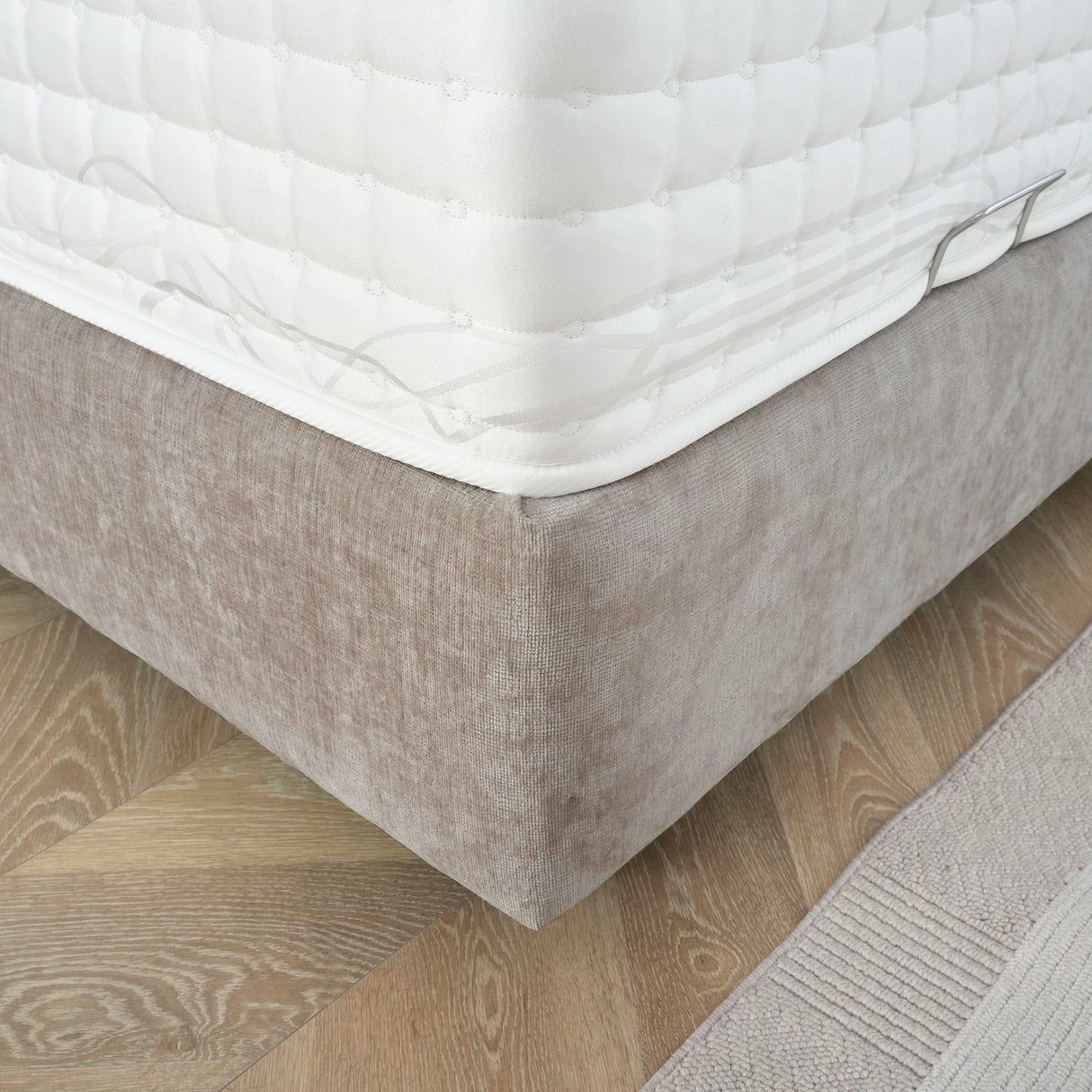 Bett mit Stauraum SleepPro