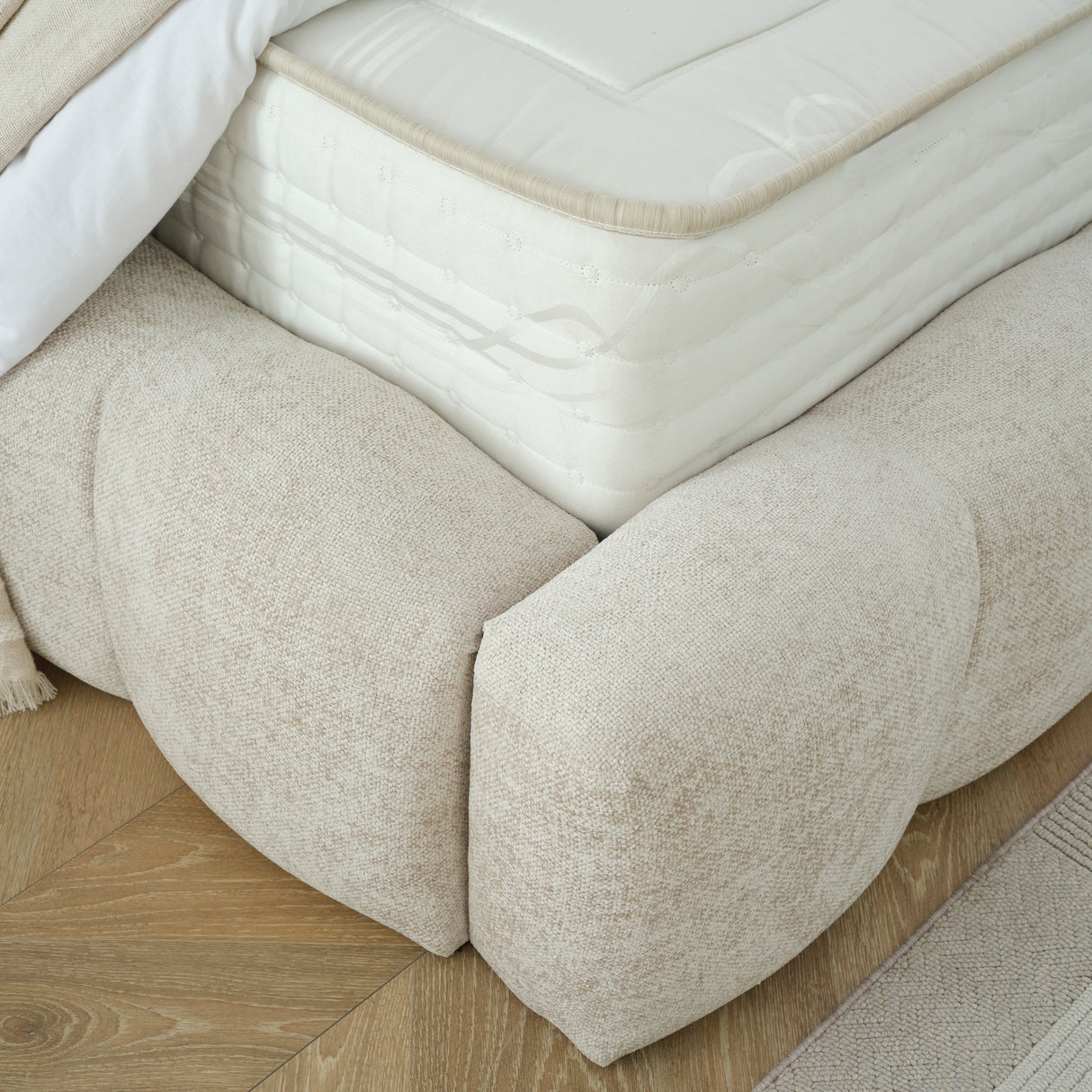 Designer Polsterbett BELO Boucle mit Stauraum