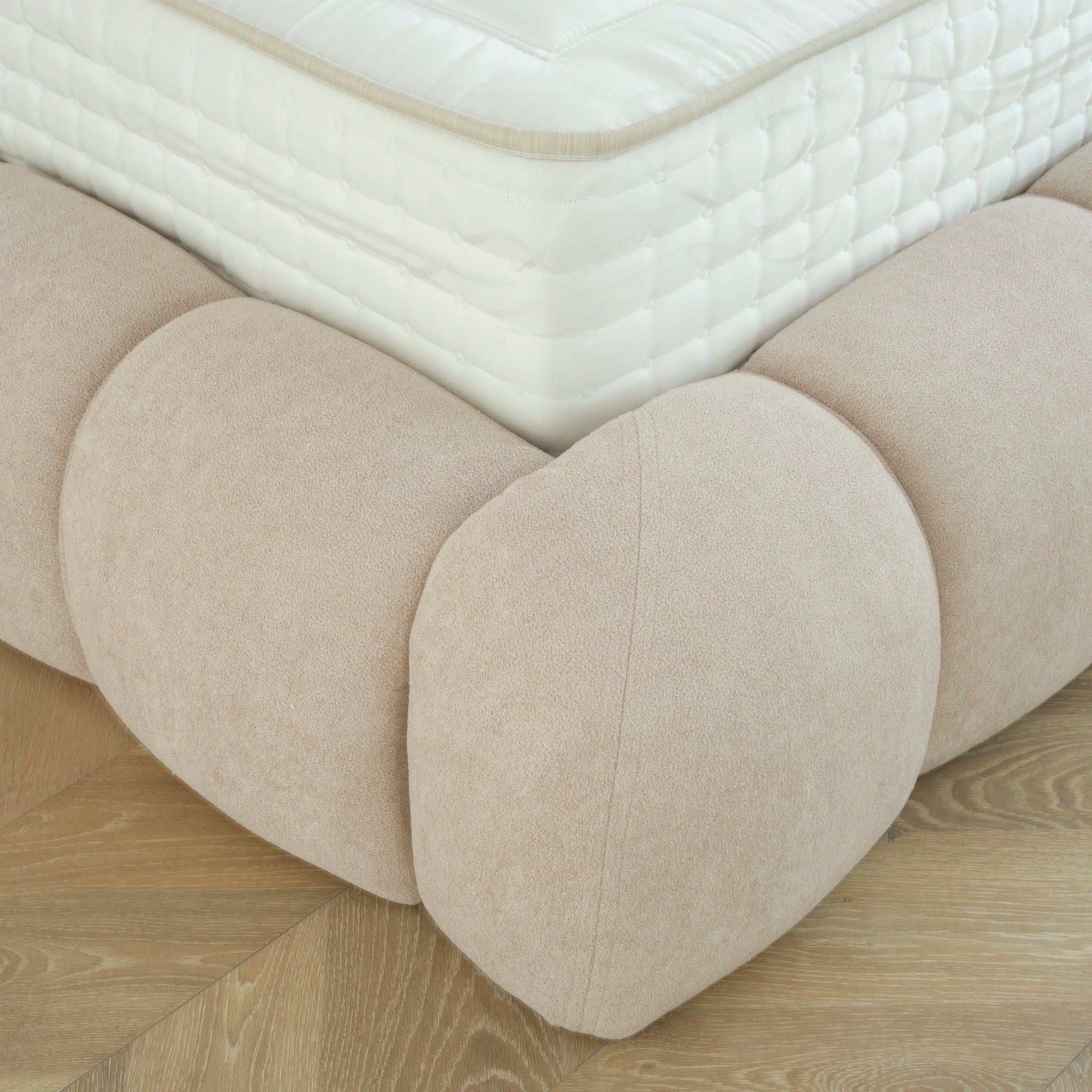 Designer Polsterbett mit Stauraum Elara