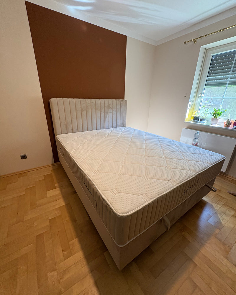 Bett mit Stauraum Line
