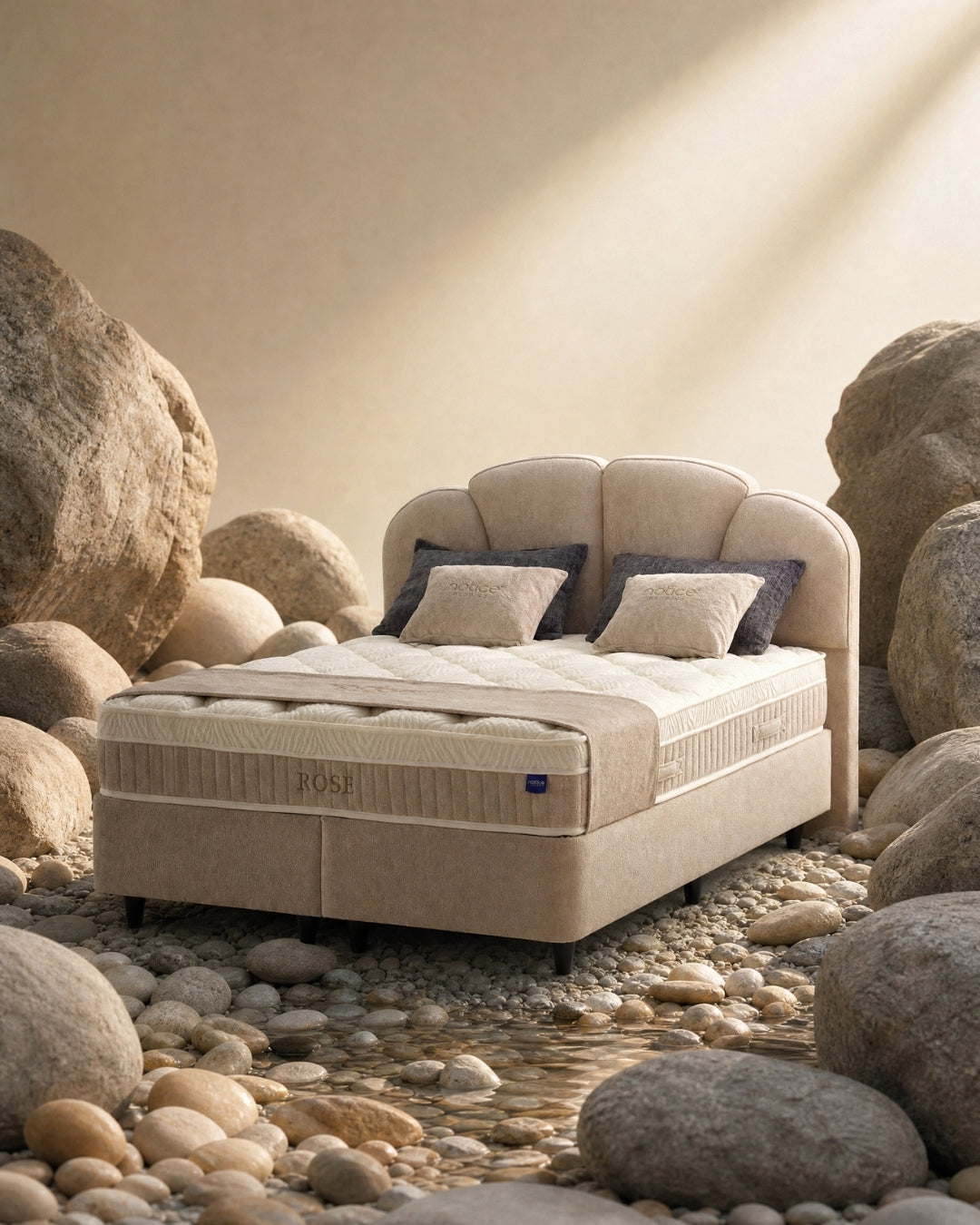Bett mit Matratze Rose