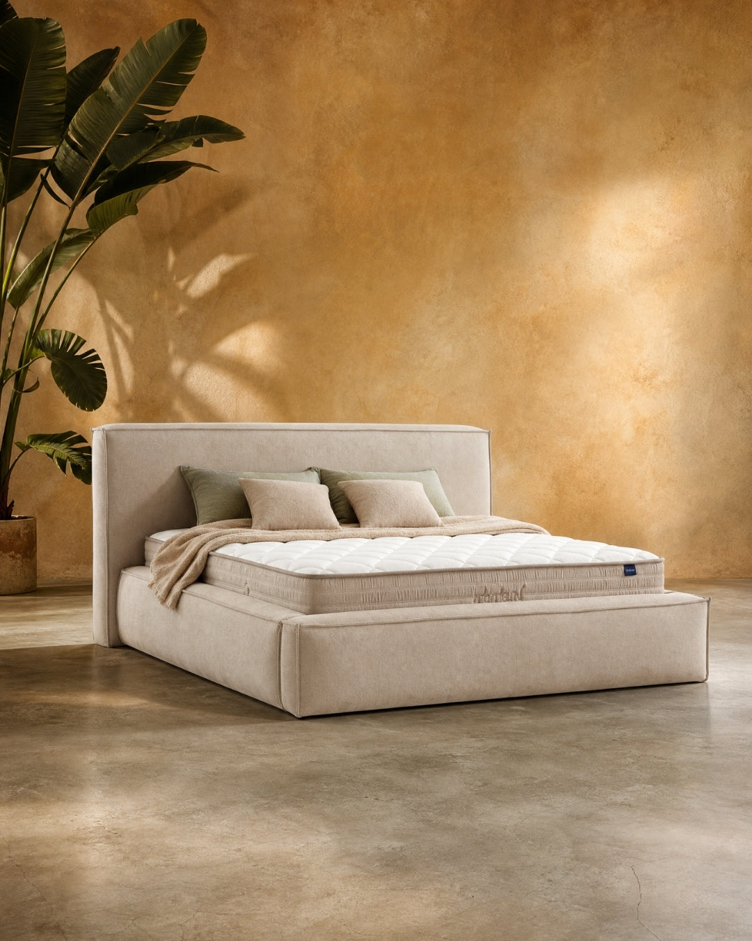 Bett mit Matratze Titan