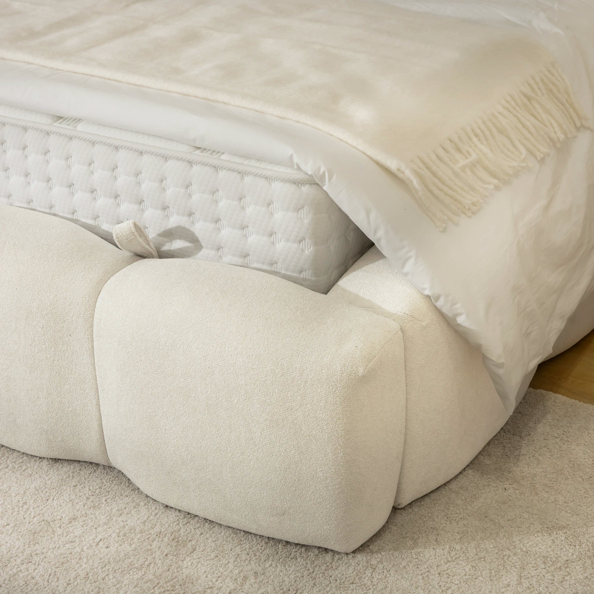 Bett mit Stauraum ELA