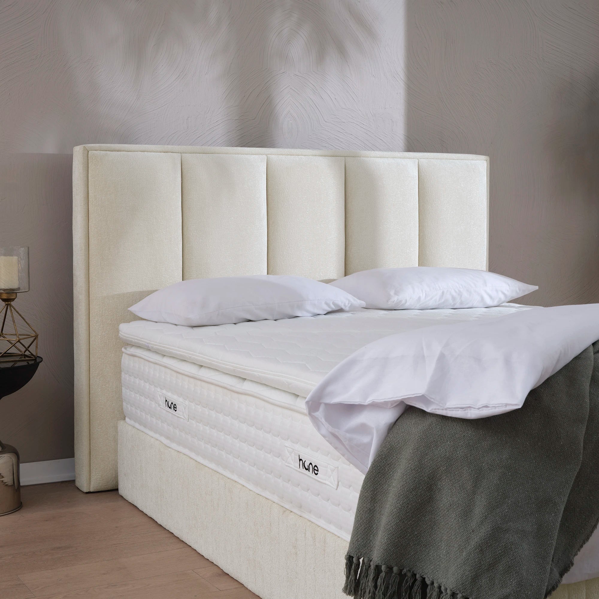 Bett mit Stauraum THEO